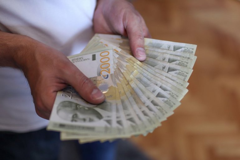 Od prazne blokaderske kase do najvećih primanja ikada: plate i penzije skoro tri puta veće nego 2014, a stiže novo povećanje
