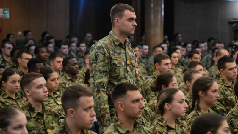 Gašić razgovarao sa kadetima i učenicima vojnih škola: "jedan od važnih zadataka je dalje jačanje vojnog školstva"