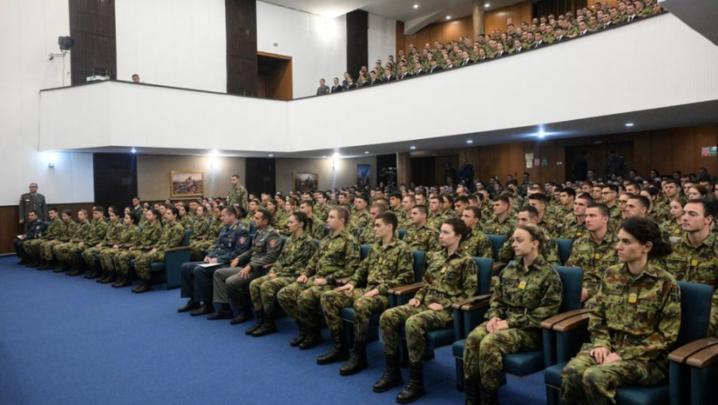 Gašić razgovarao sa kadetima i učenicima vojnih škola: "jedan od važnih zadataka je dalje jačanje vojnog školstva"
