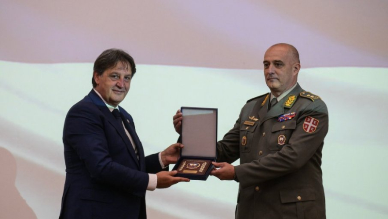 Gašić razgovarao sa kadetima i učenicima vojnih škola: "jedan od važnih zadataka je dalje jačanje vojnog školstva"