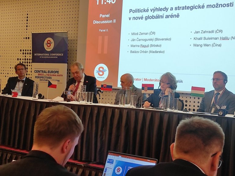 Geopolitički položaj srbije u fokusu: raguš o suverenoj politici beograda i saradnji s velikim silama