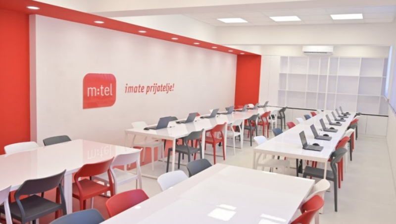 M: tel i srbija ulažu u fakultete republike srpske: saobraćajni fakultet u doboju dobio savremenu računarsku učionicu