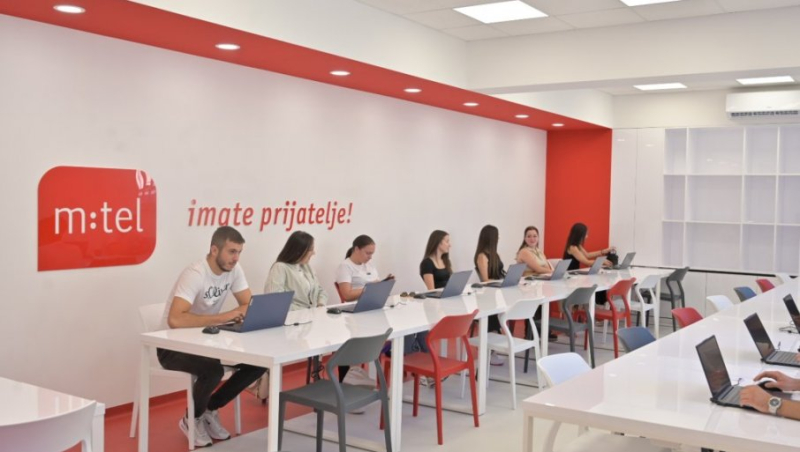 M: tel i srbija ulažu u fakultete republike srpske: saobraćajni fakultet u doboju dobio savremenu računarsku učionicu