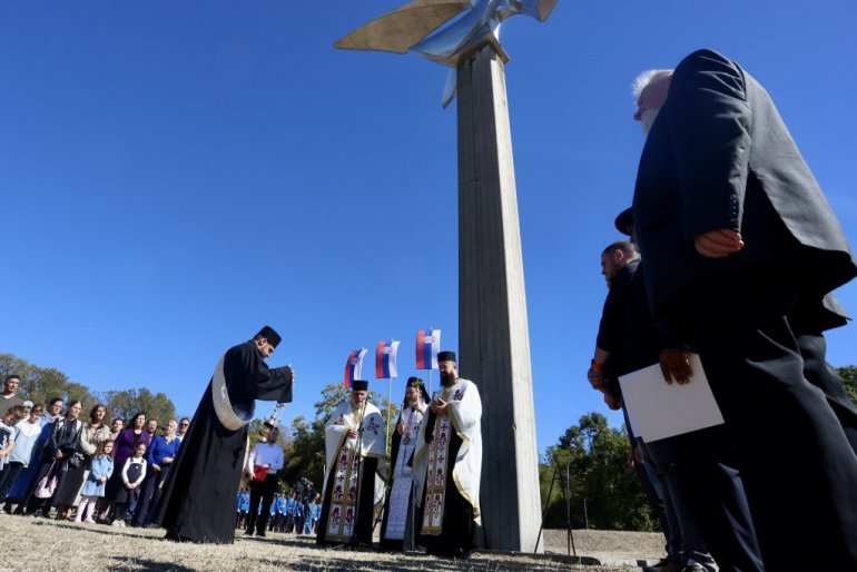Obeležen dan sećanja na stradanje srba,roma i jevreja u jajincima, prisustvovao macut